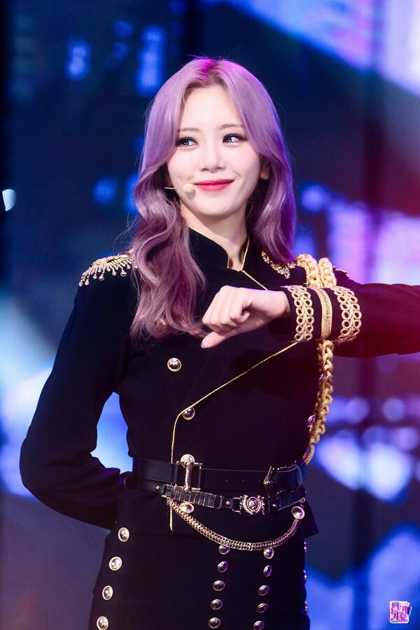 Gingham Bunny (JiU of Dreamcatcher)) Gingham Bunny (JiU of Dreamcatcher))